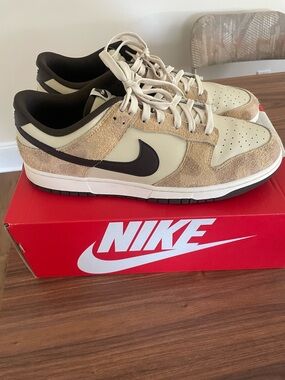Nike Men’s Low-Top Sneakers in Cream and Brown